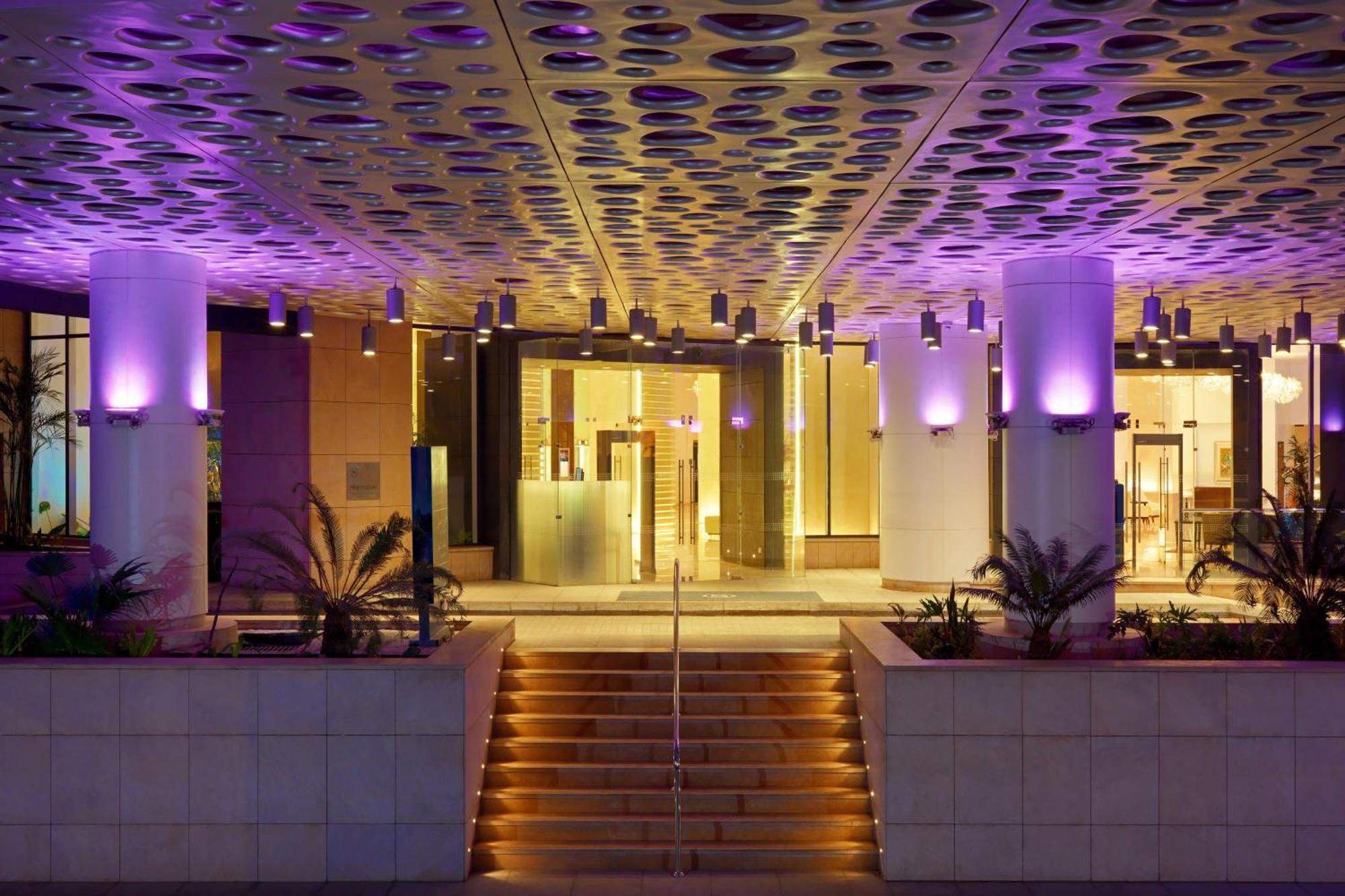 Sheraton Cairo Hotel&Casino Giza Esterno foto The lobby of the hotel