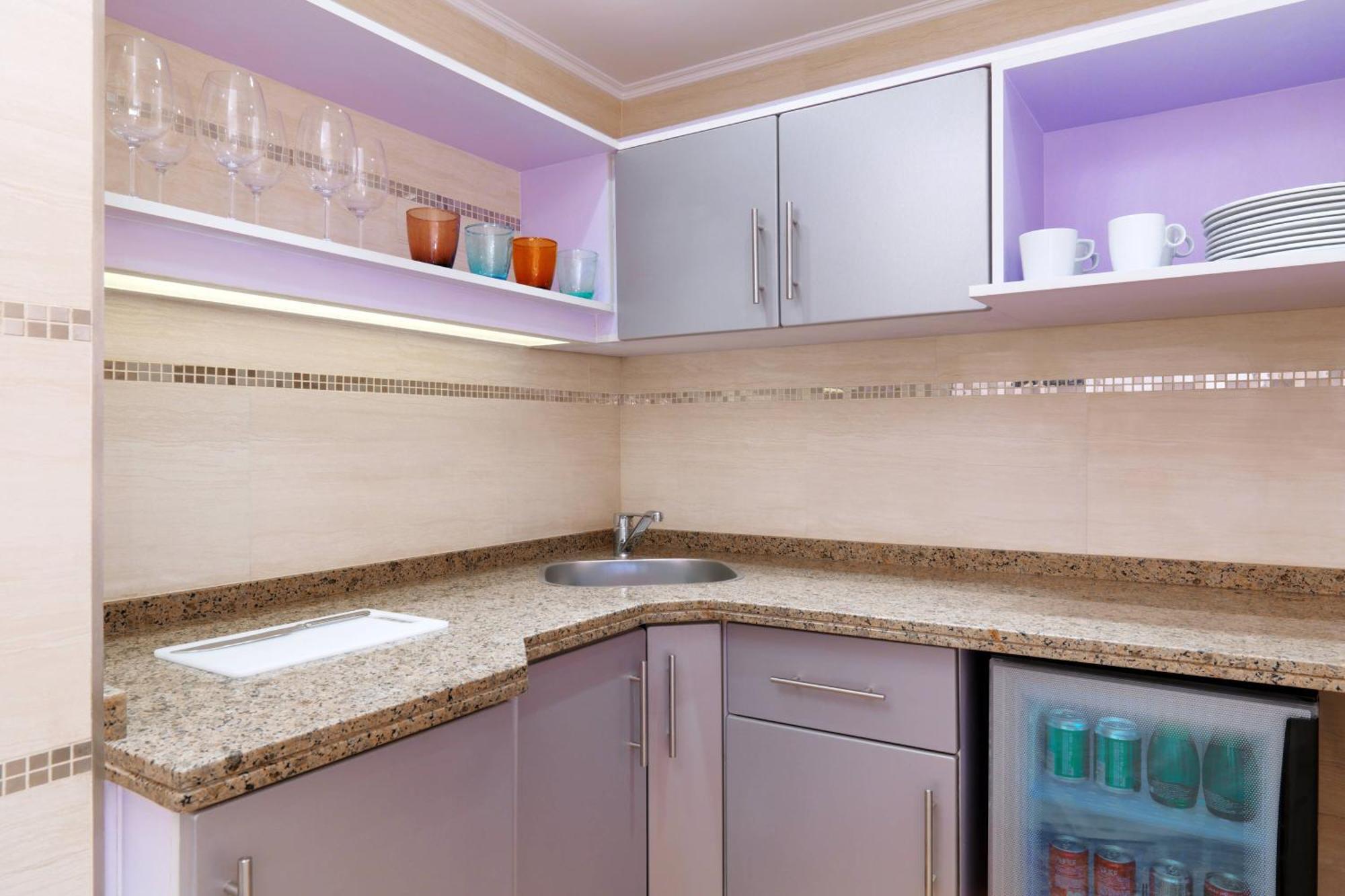 Sheraton Cairo Hotel&Casino Giza Esterno foto A small kitchen