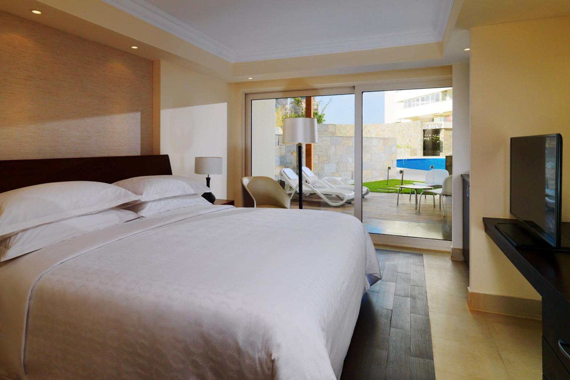 Sheraton Cairo Hotel&Casino Giza Esterno foto A room at the hotel