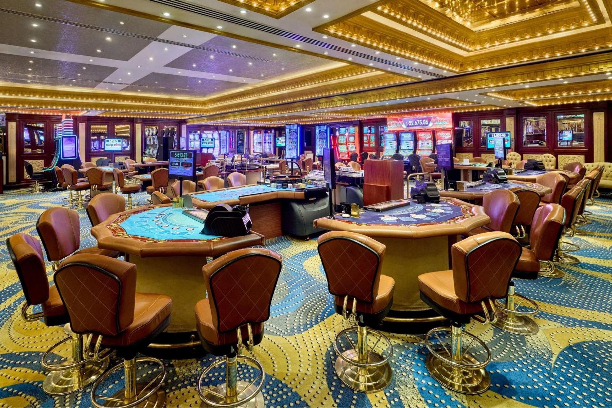 Sheraton Cairo Hotel&Casino Giza Esterno foto The casino floor at the MGM Grand