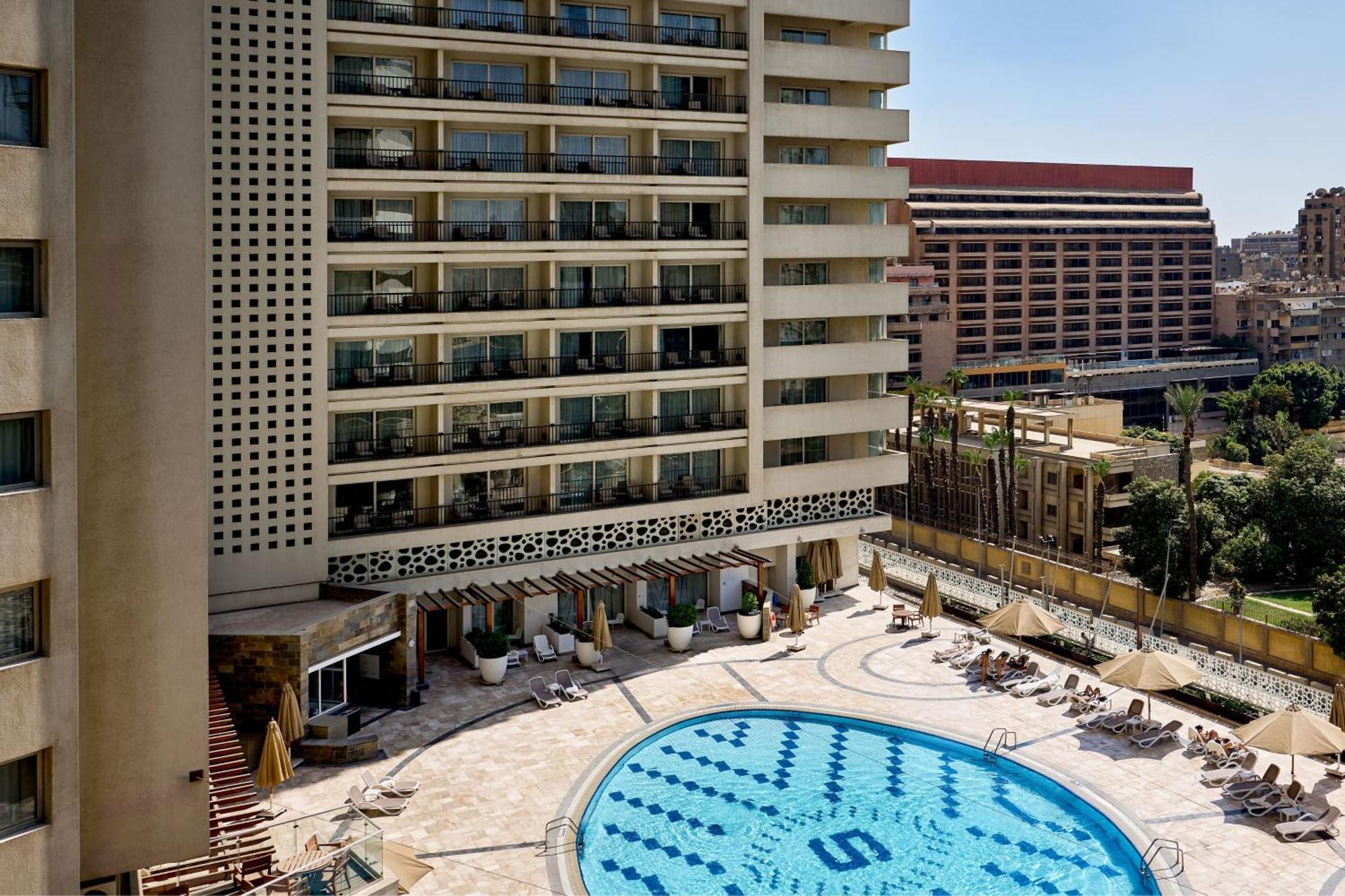 Sheraton Cairo Hotel&Casino Giza Esterno foto The pool at the Four Seasons Hotel, Cairo